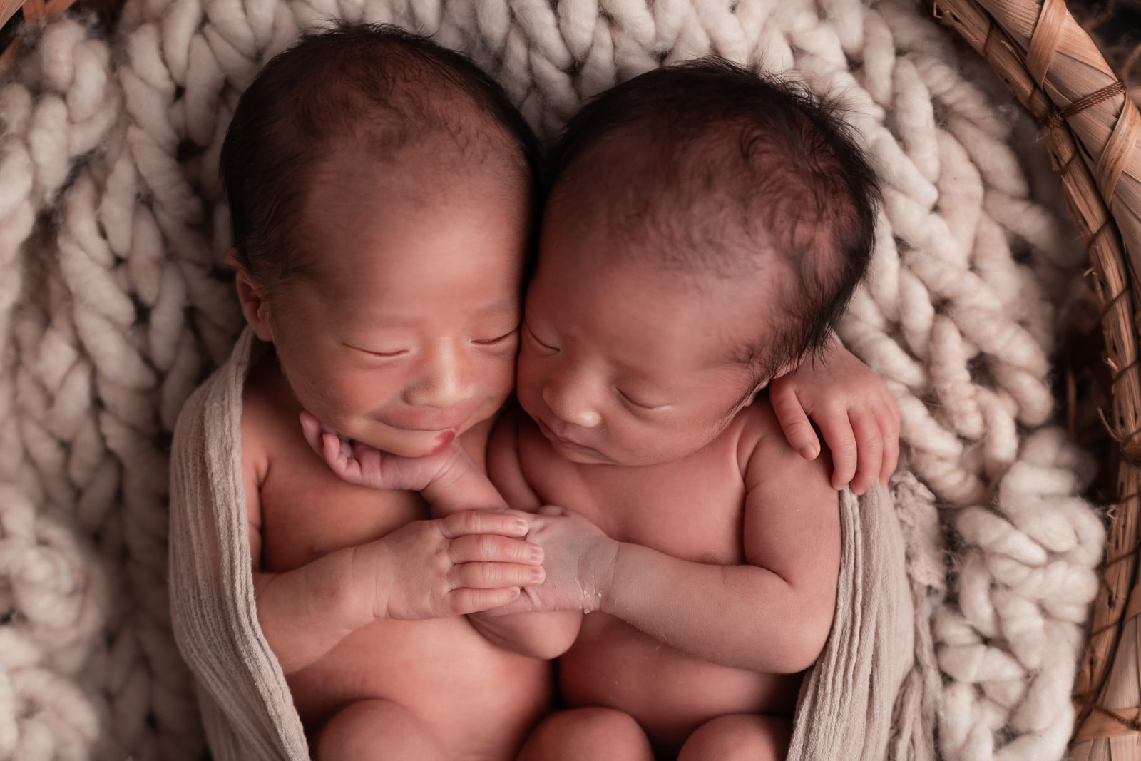 人気な双子ニューボーンフォト撮影できるスタジオ おすすめ撮影プラン Chepolinkoスタジオ